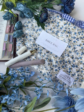 Load image into Gallery viewer, Bible Bag - Cottage Summer
